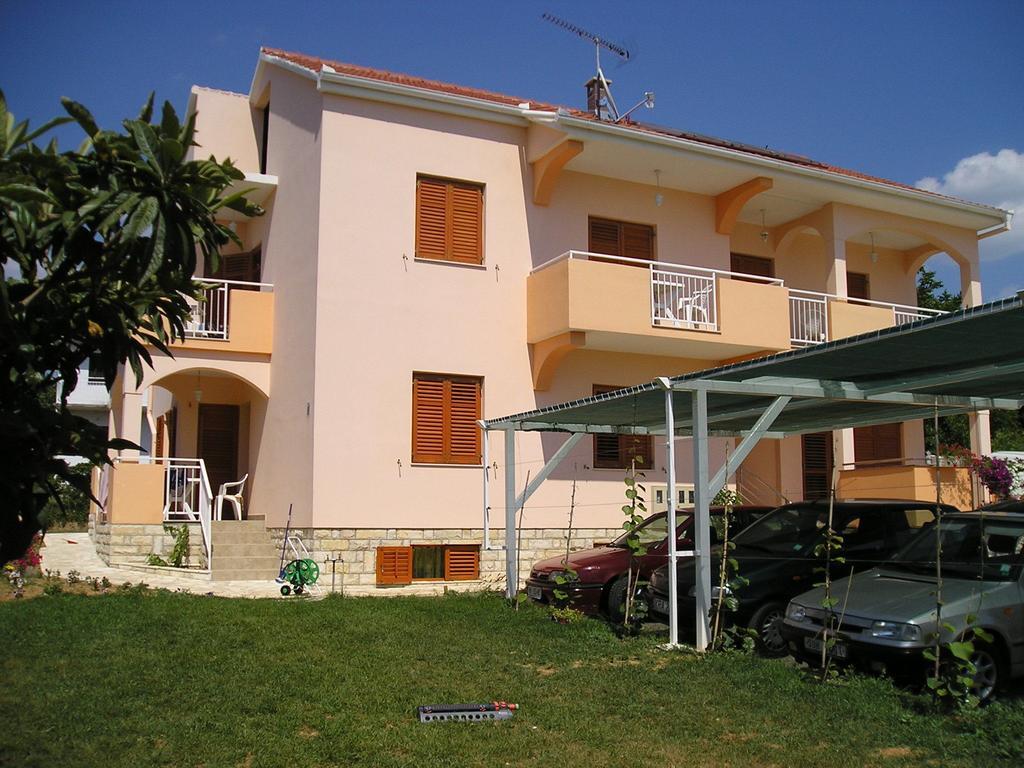 Apartments Vodopija 300M To The Beach Sveti Filip i Jakov Exterior photo